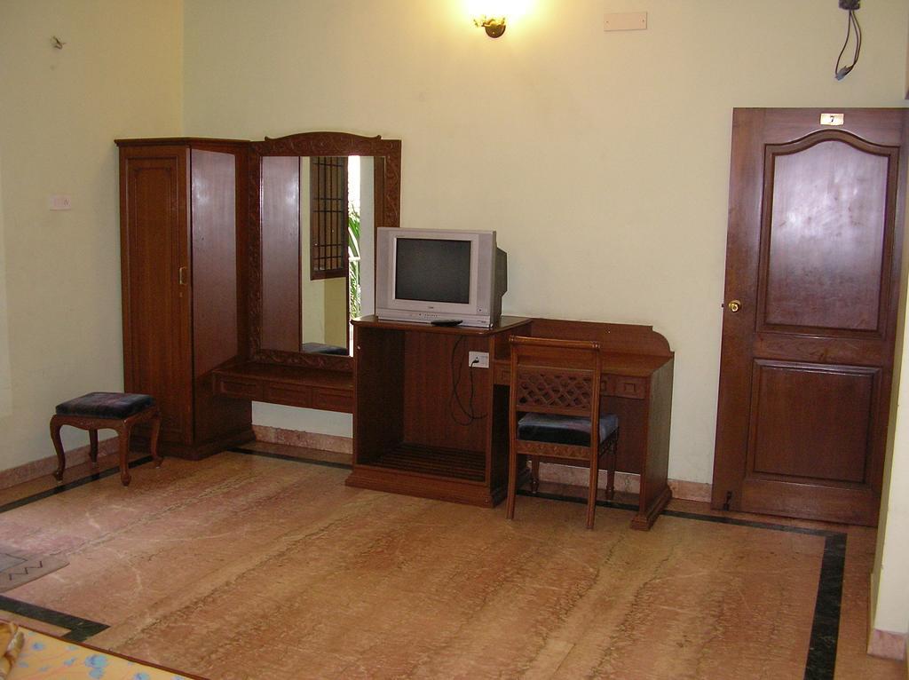 Lloyds Serviced Apartments,Krishna Street,T Nagar Ченнаи Номер фото